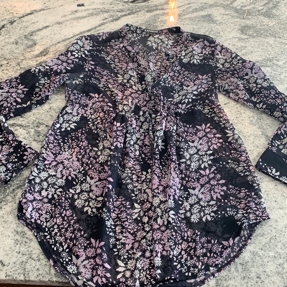 Adorable medium top from express